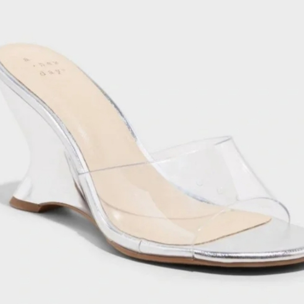 a new day Chessy Wedge Heels Shiny Mirror Like Silver Edge Size 6 Memory Foam